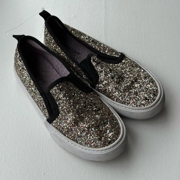 Cat & Jack Silver Glitter Slip On Sneaker size 2 - Picture 1 of 8